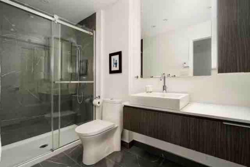 Mind Blowing City View - 2 Beds - Pool & Spa - Downtown Монреаль Экстерьер фото